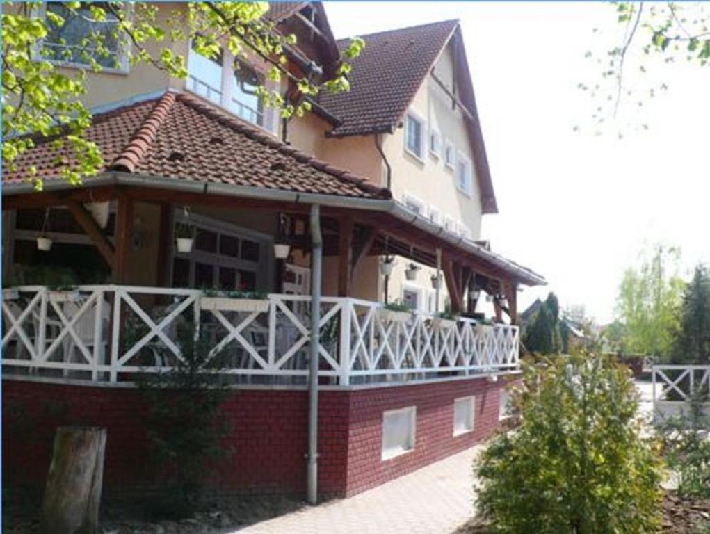 Hotel Francoise Balatonlelle Exterior foto