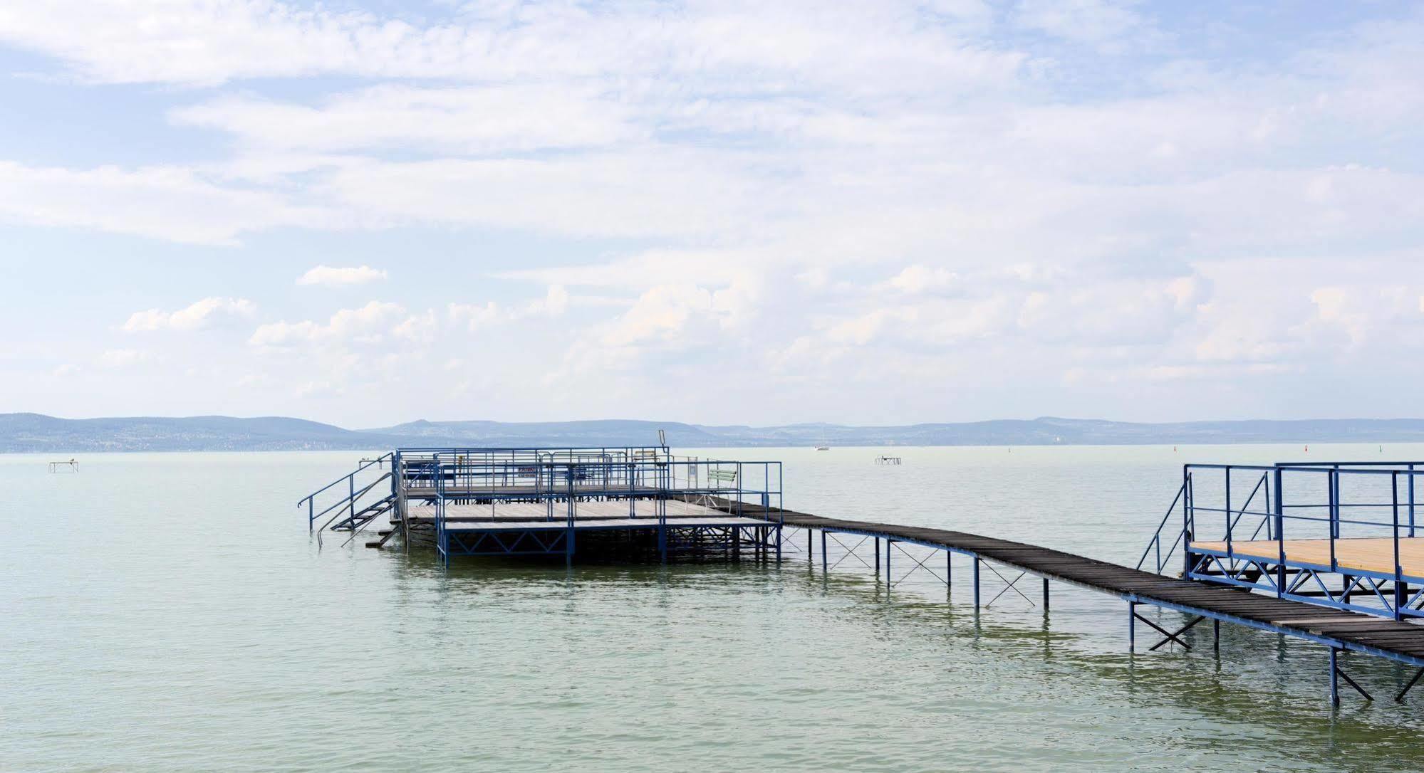 Hotel Francoise Balatonlelle Exterior foto